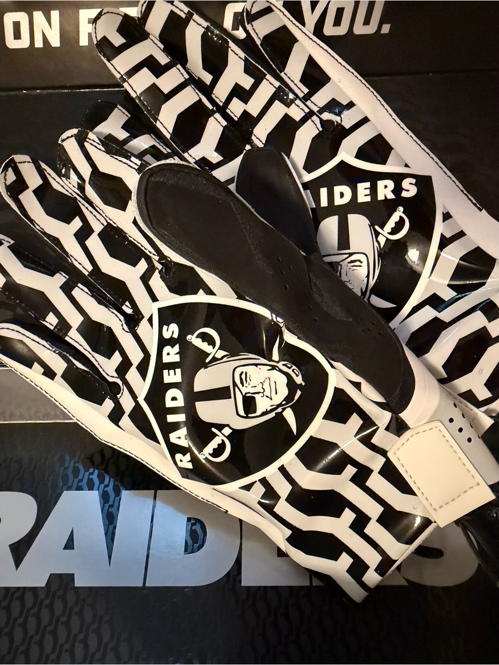 Nike Raiders Black White Grey On Field Vapor Fly Football Gloves Men’s Size L